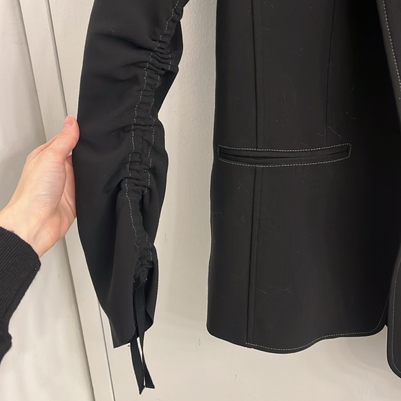 Elizabeth and James Structured Blazer - Picture 2 of 5